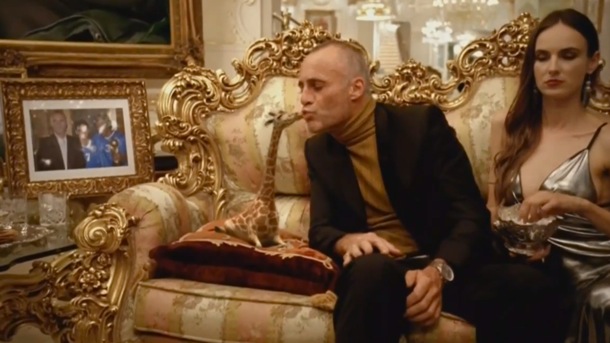 Timothy V Murphy in the infamous Direct TV Giraffe commercial.