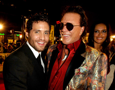 Mickey Rourke and Édgar Ramírez at event of Domino (2005)