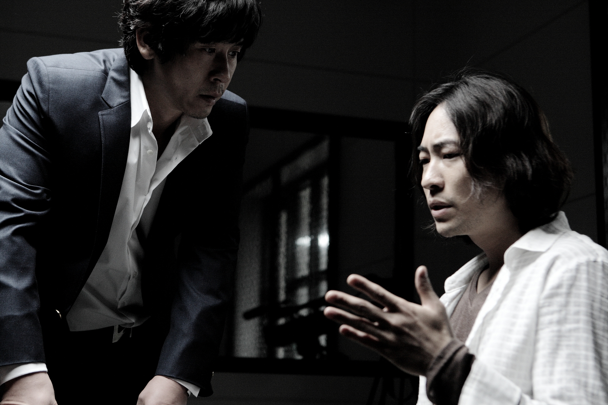 Still of Seung-beom Ryu and Kyung-gu Sol in Yongseoneun eupda (2010)