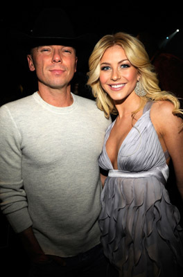 Kenny Chesney and Julianne Hough