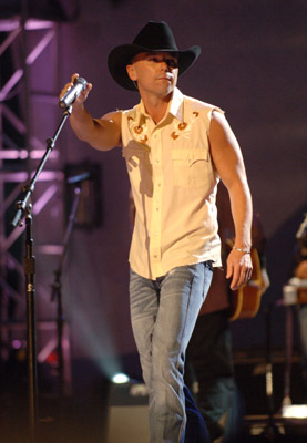 Kenny Chesney at event of 2005 American Music Awards (2005)