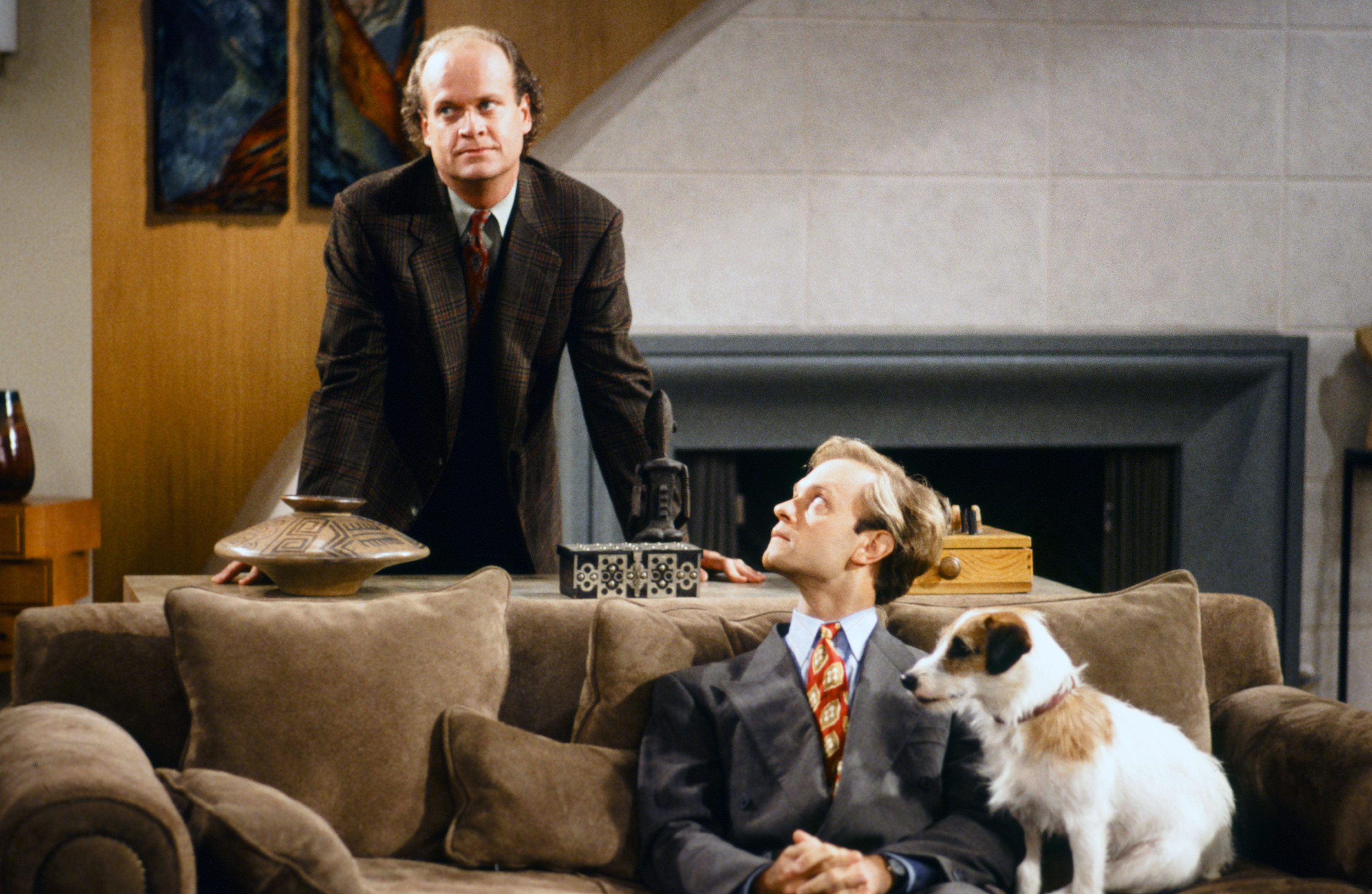 Still of Kelsey Grammer, David Hyde Pierce and Moose in Frasier (1993)