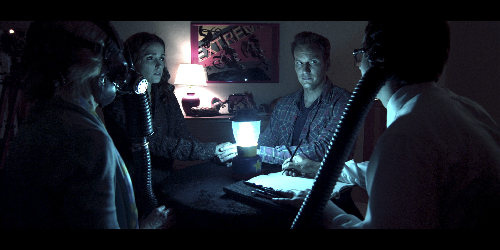 Still of Lin Shaye, Rose Byrne, Patrick Wilson and Leigh Whannell in Tunas tamsoje (2010)