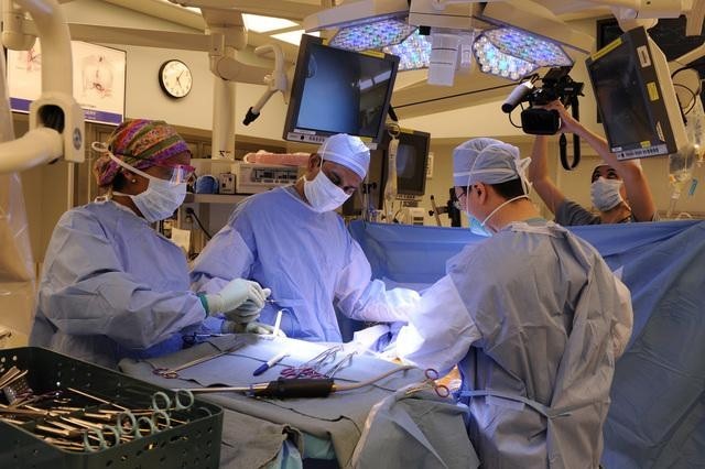 Still of Donna Svennevik and Gena Konstantinakos in Boston Med (2010)