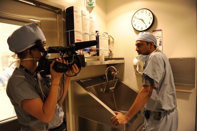 Still of Donna Svennevik and Gena Konstantinakos in Boston Med (2010)