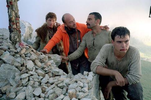 Still of Vincenzo Amato, Emanuele Crialese, Filippo Pucillo and Francesco Casisa in Nuovomondo (2006)