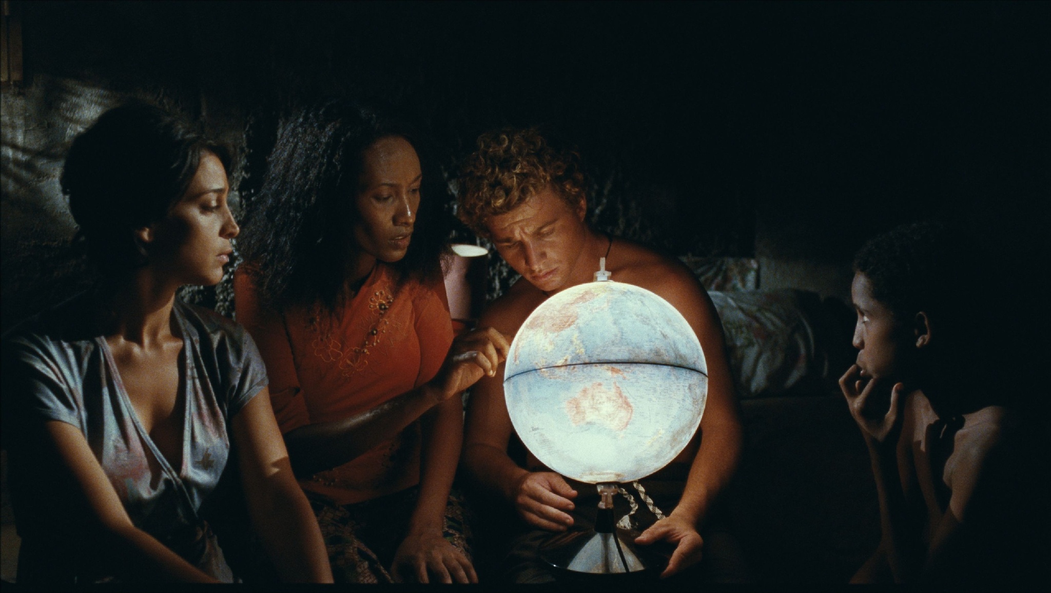 Still of Donatella Finocchiaro, Filippo Pucillo, Timnit T. and Rubel Tsegay Abraha in Terraferma (2011)