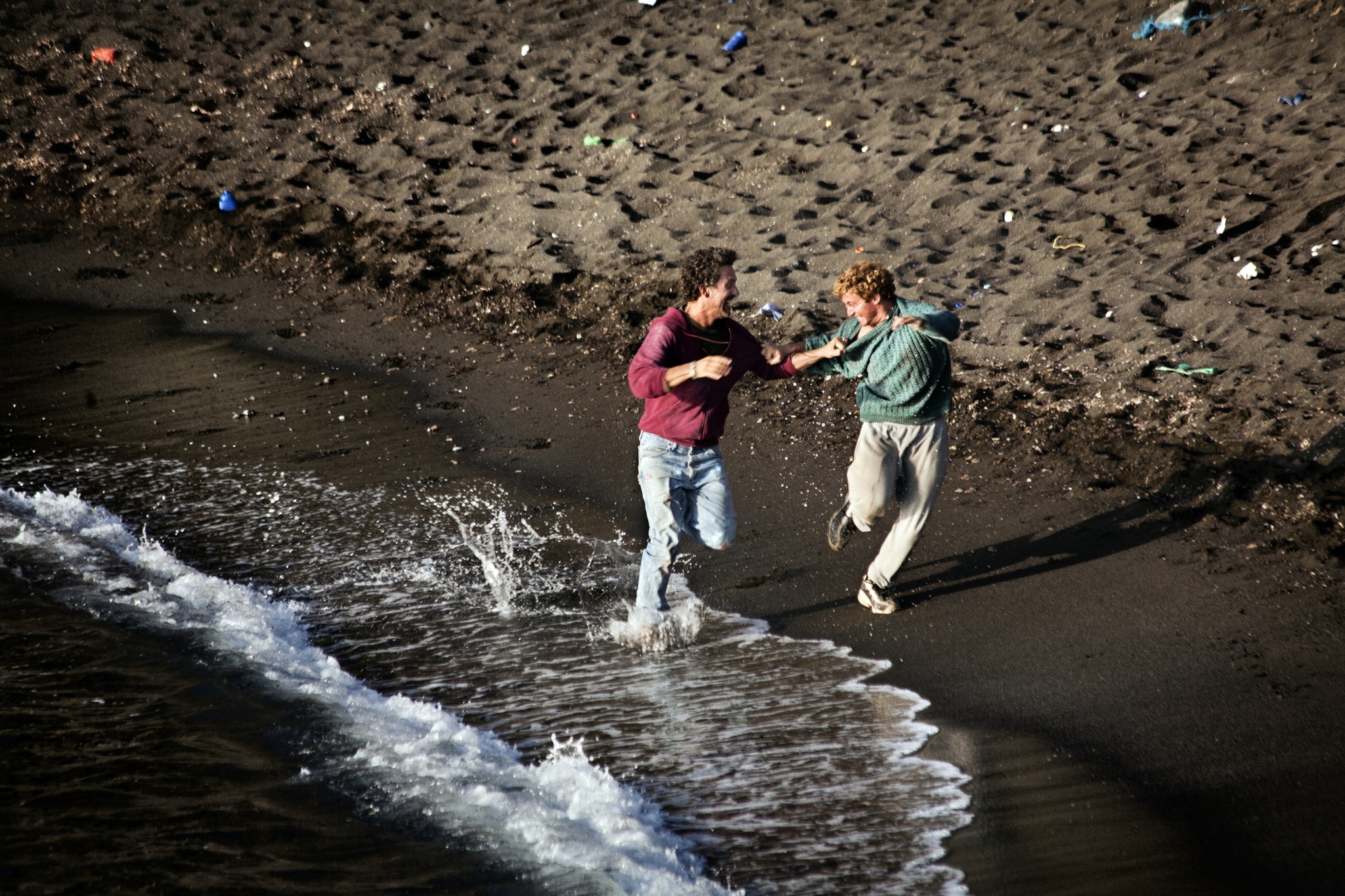 Still of Beppe Fiorello and Filippo Pucillo in Terraferma (2011)