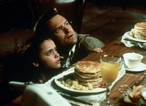 Still of Christina Ricci and Bill Pullman in Casper (1995)