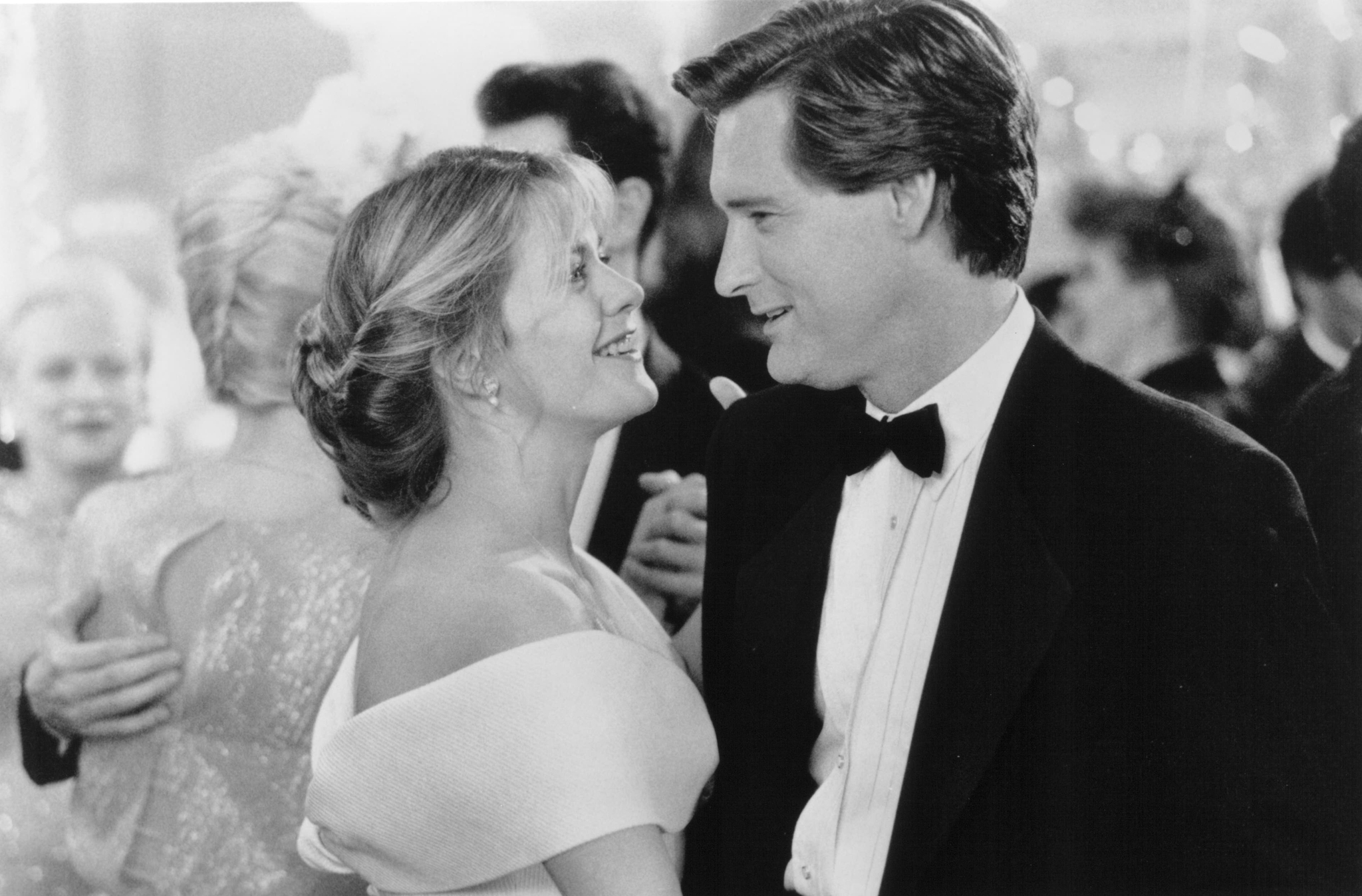 Still of Meg Ryan and Bill Pullman in Sleepless in Seattle (1993)