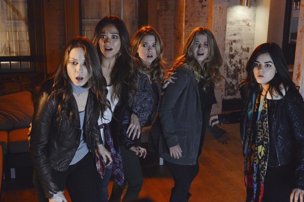 Still of Troian Bellisario, Sasha Pieterse, Lucy Hale, Ashley Benson and Shay Mitchell in Jaunosios melages (2010)