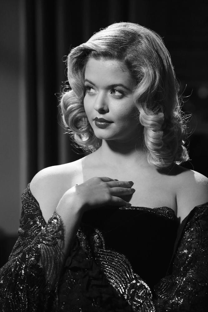 Still of Sasha Pieterse in Jaunosios melages (2010)