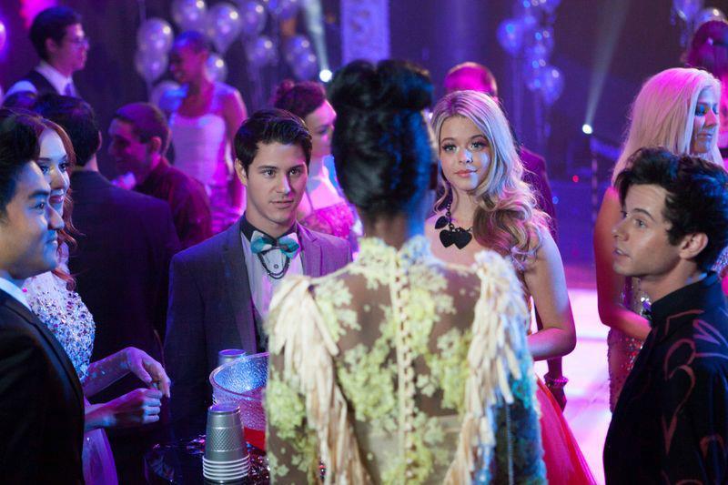 Still of Andrea Bowen, Sasha Pieterse, Derek Mio, Paul Iacono, Michael J. Willett and Xosha Roquemore in G.B.F. (2013)