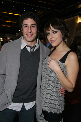 Jason Biggs and Jenny Mollen at event of Rambo (2008)