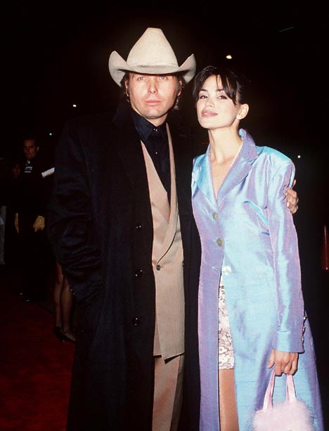 Karen Duffy and Dwight Yoakam at event of Dumb & Dumber (1994)