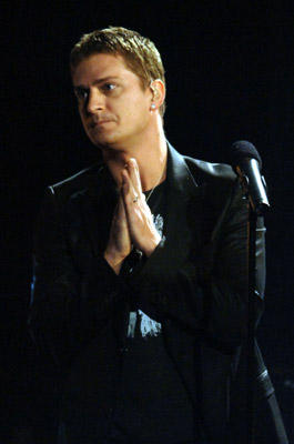 Rob Thomas at event of 2005 American Music Awards (2005)