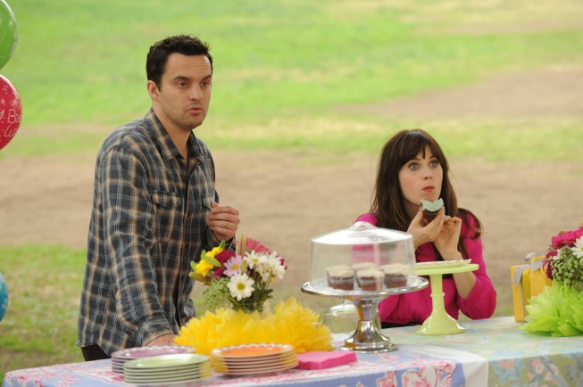 Still of Zooey Deschanel, Ray Mickshaw and Jake Johnson in New Girl (2011)