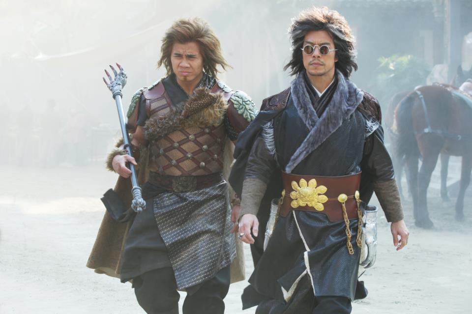 Still of Byron Mann and Cung Le in The Man with the Iron Fists (2012)