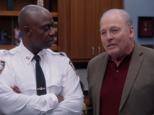 Still of Stacy Keach and Andre Braugher in Brooklyn Nine-Nine (2013)