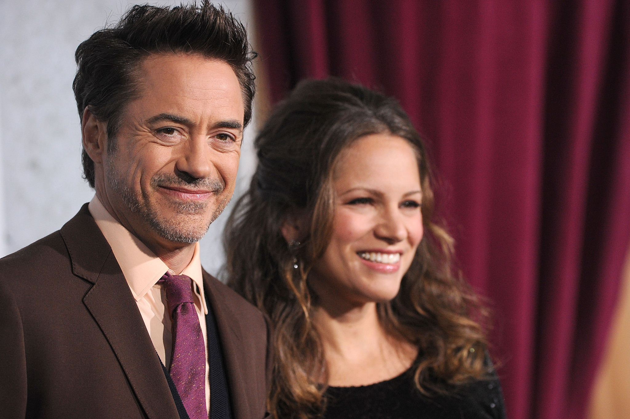 Robert Downey Jr. and Susan Downey at event of Serlokas Holmsas: Seseliu zaidimas (2011)