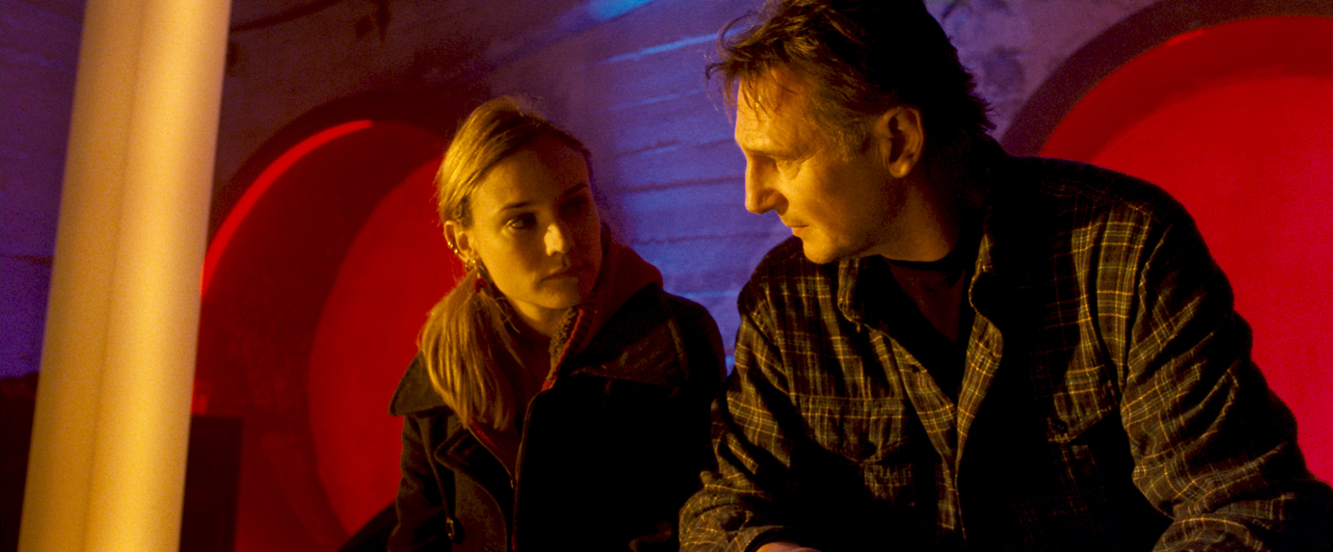 Still of Liam Neeson and Diane Kruger in Nezinomas (2011)