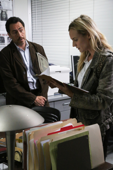 Still of Demian Bichir and Diane Kruger in The Bridge (2013)