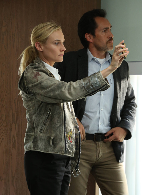 Still of Demian Bichir and Diane Kruger in The Bridge (2013)