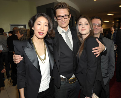 Nicholas Tabarrok, Sandra Oh, Peter Stebbings and Kat Dennings at event of Defendor (2009)