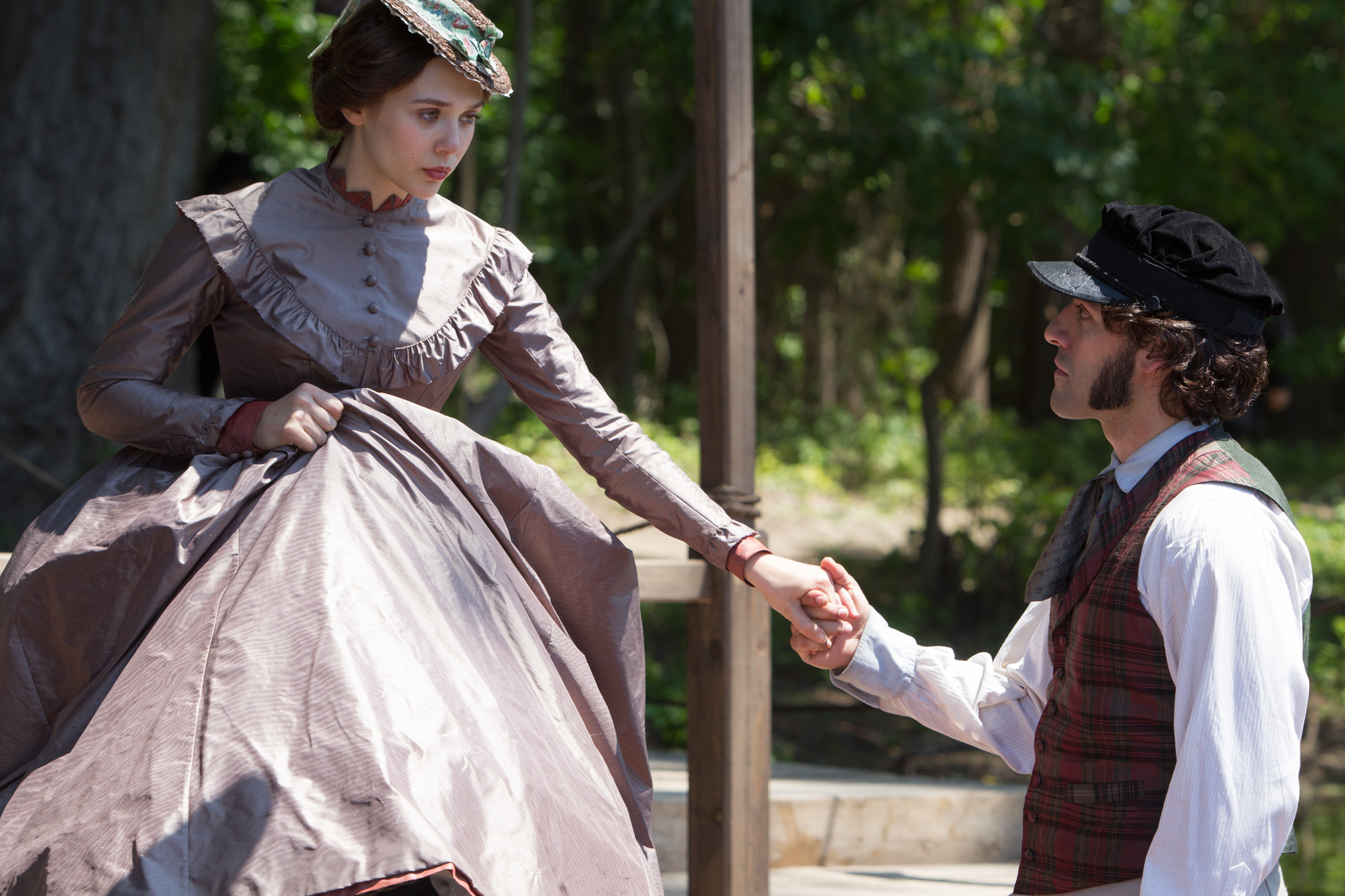 Still of Elizabeth Olsen and Oscar Isaac in In Secret (2013)