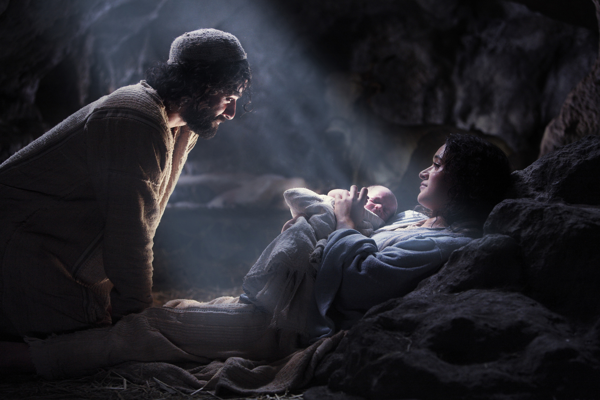 Keisha Castle-Hughes and Oscar Isaac in The Nativity Story (2006)