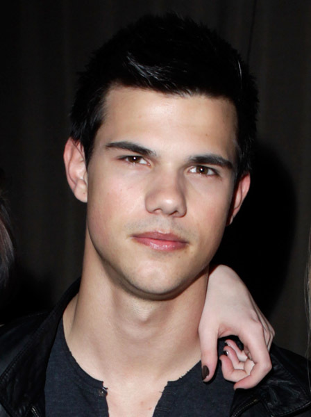 Taylor Lautner at event of The Runaways (2010)