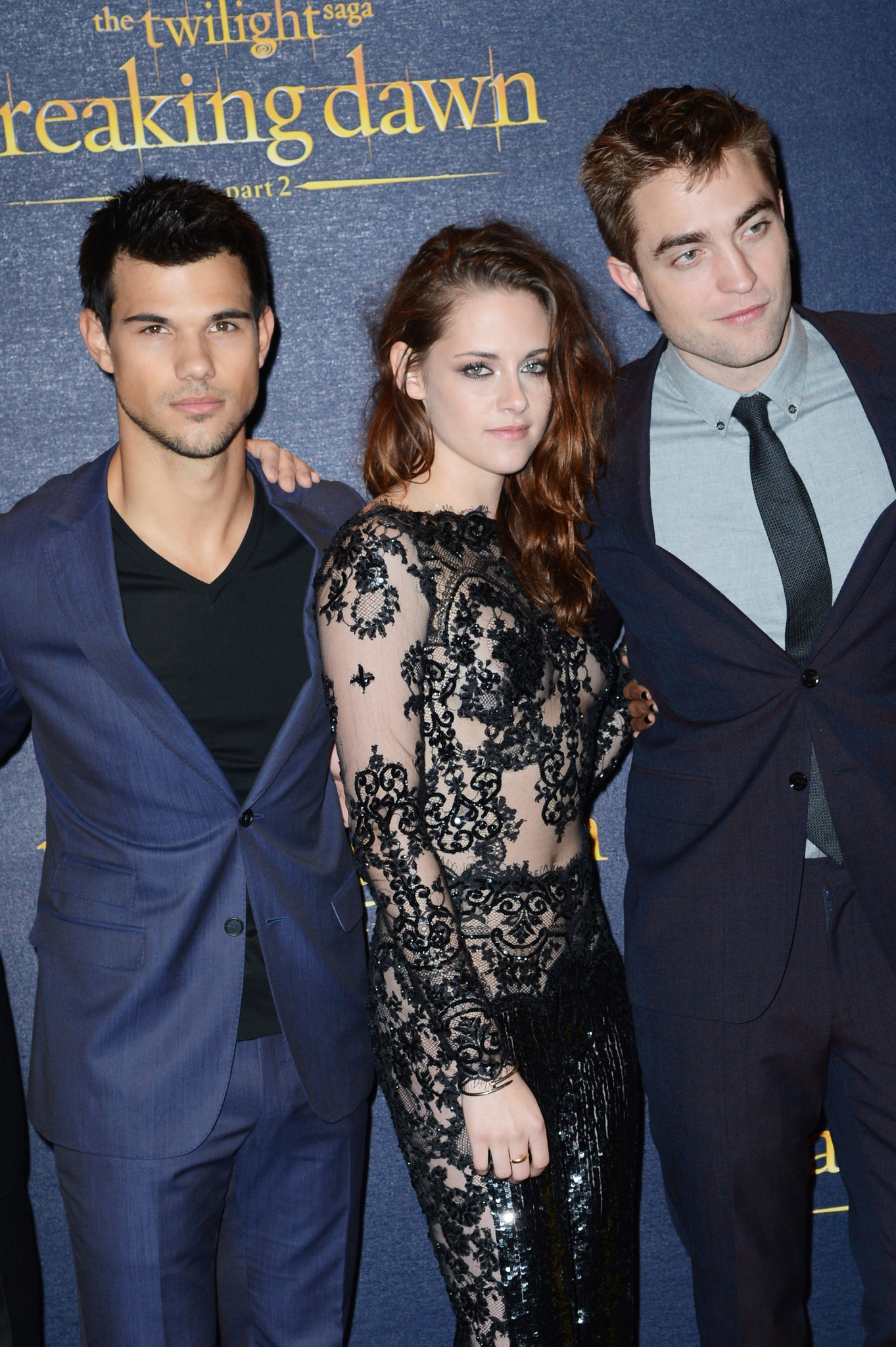 Kristen Stewart, Taylor Lautner and Robert Pattinson at event of Brekstanti ausra. 2 dalis (2012)