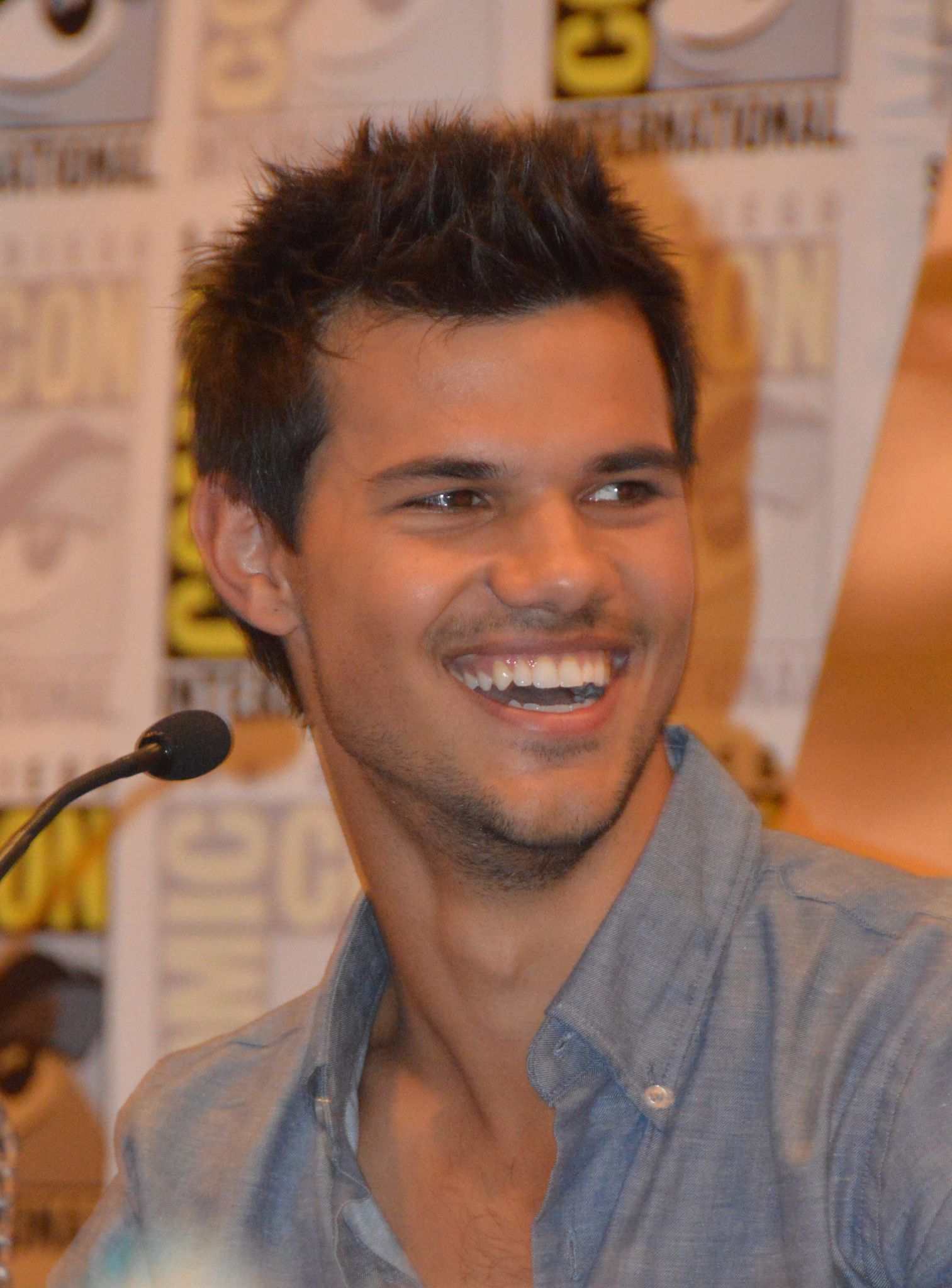 Taylor Lautner at event of Brekstanti ausra. 2 dalis (2012)
