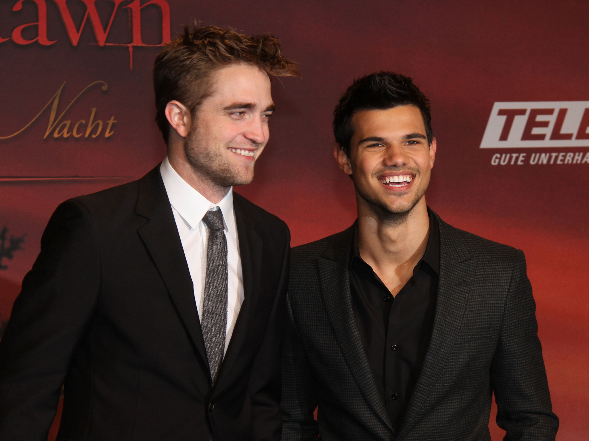 Taylor Lautner and Robert Pattinson at event of Brekstanti ausra. 1 dalis (2011)