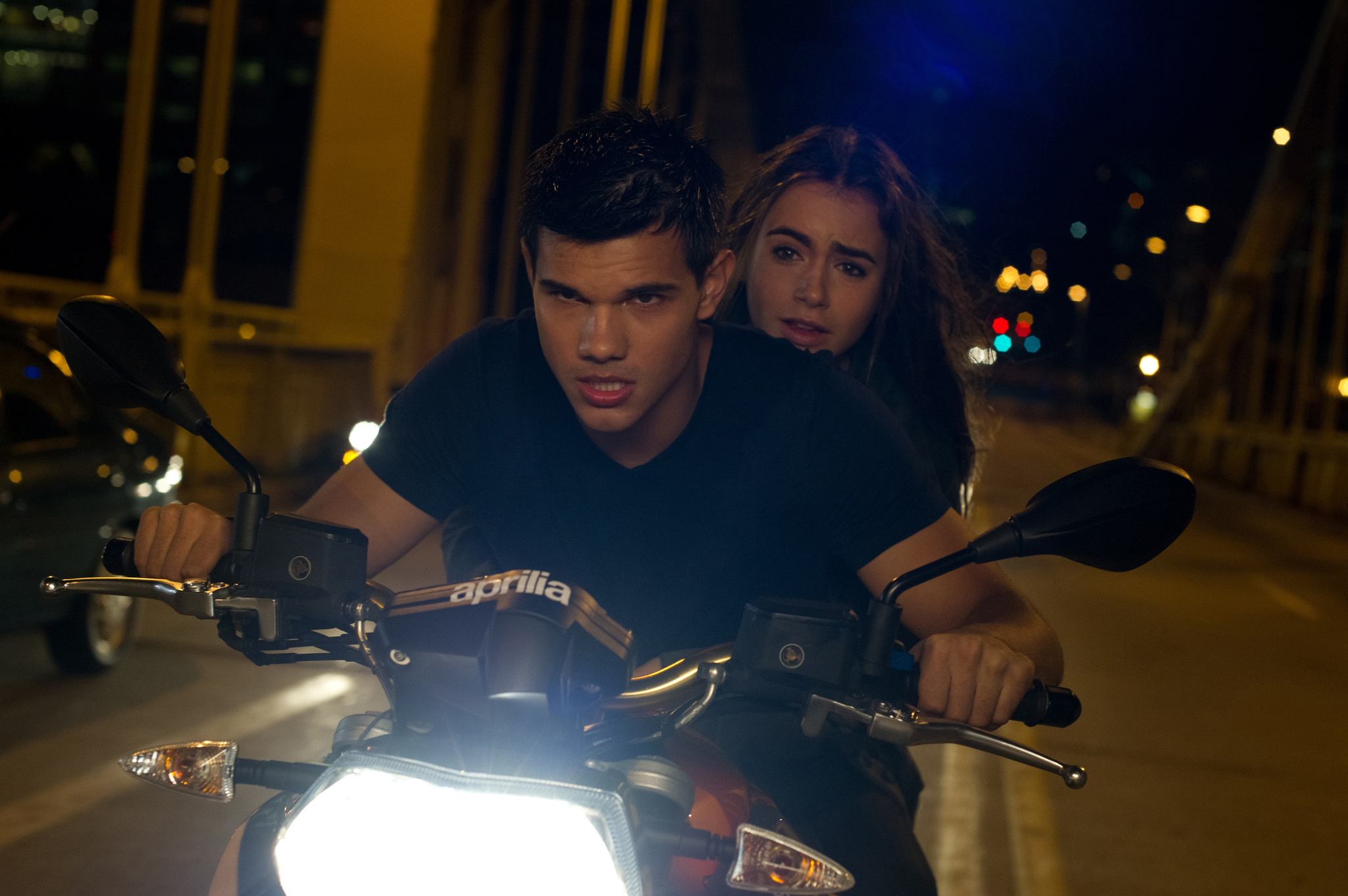 Still of Taylor Lautner and Lily Collins in Abduction (2011)