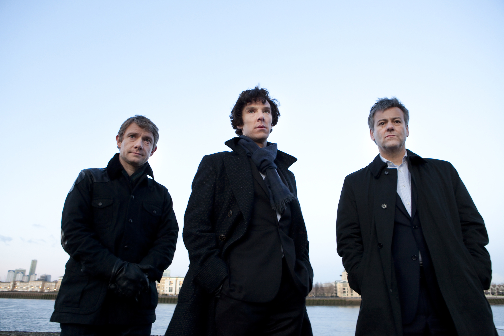 Still of Rupert Graves, Martin Freeman and Benedict Cumberbatch in Serlokas (2010)