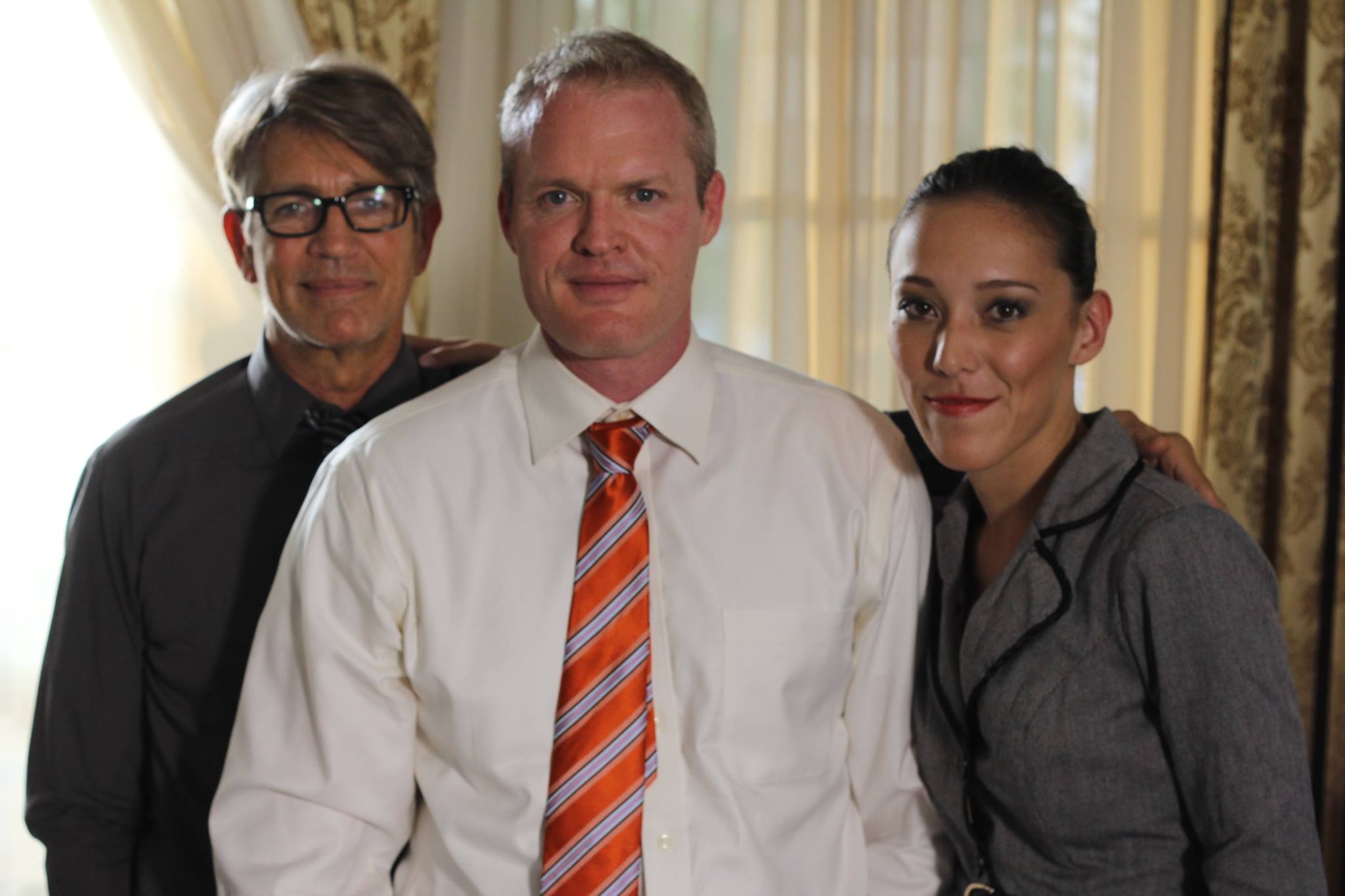 Bo Linton with Eric Roberts and Jessica Nagel on the set of Sangre Negra