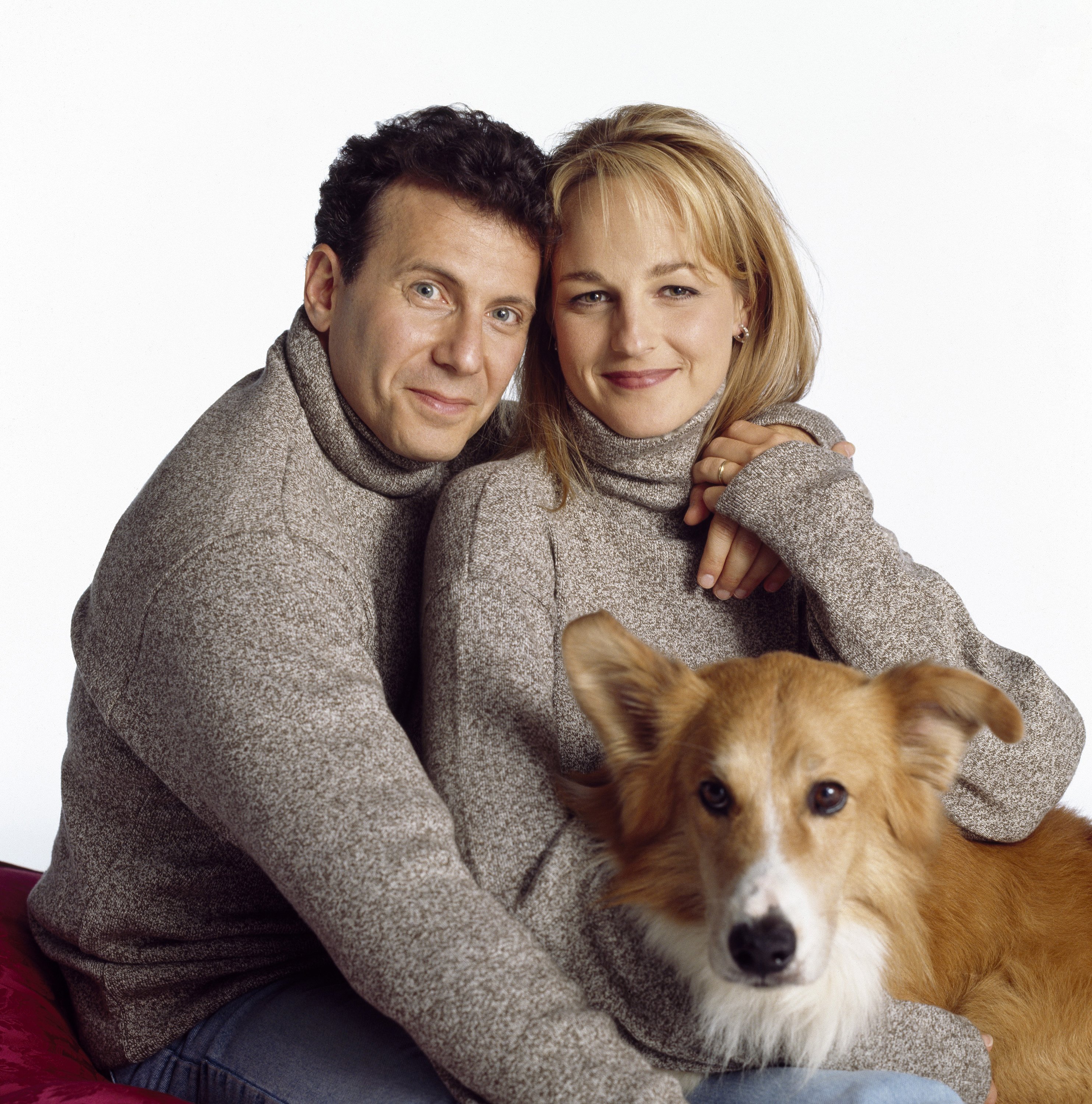 Still of Helen Hunt, Paul Reiser and Maui in Mad About You (1992)