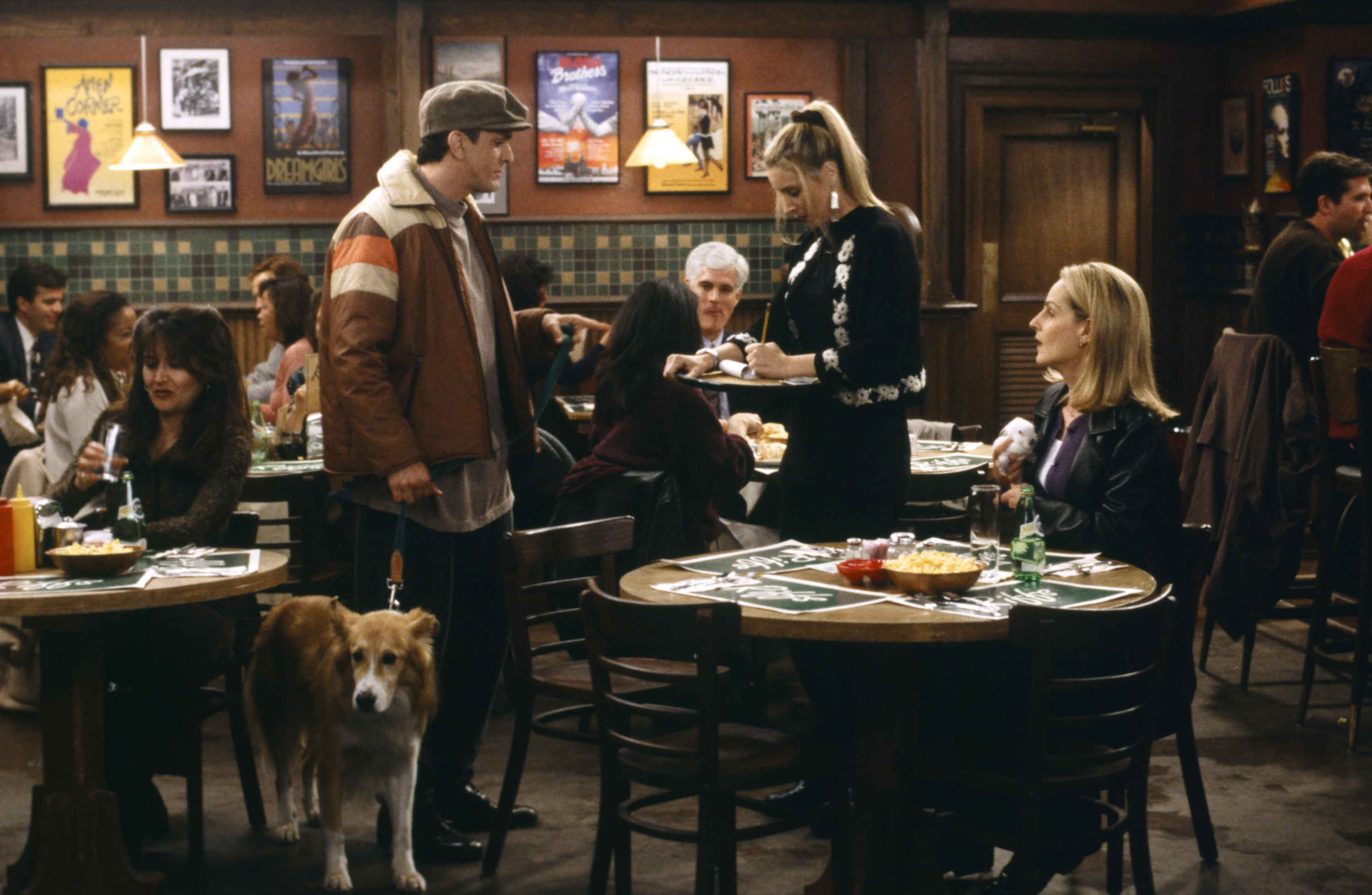 Still of Helen Hunt, Hank Azaria and Maui in Mad About You (1992)