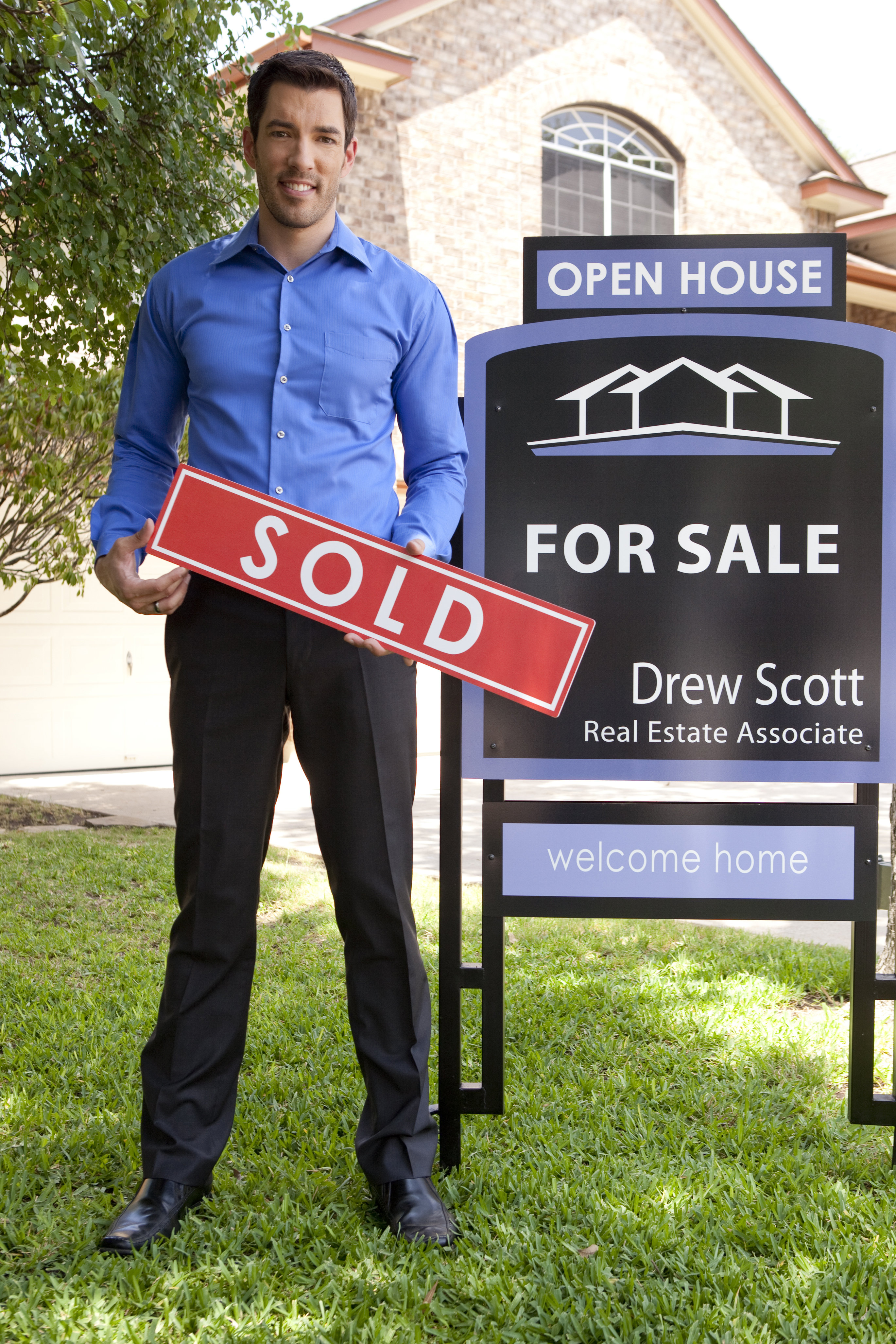Drew Scott in Buying and Selling: Cristal & Scott (2012)