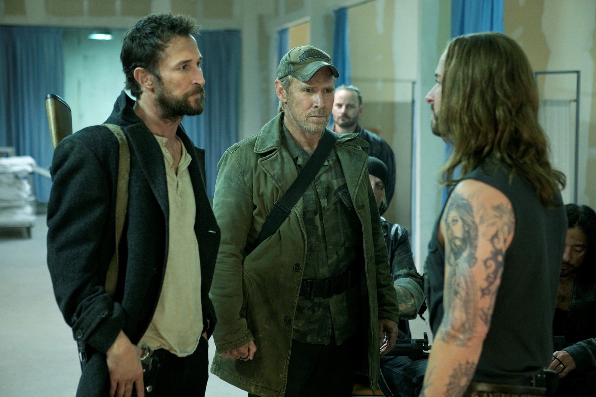 Still of Will Patton, Noah Wyle and Colin Cunningham in Krentantis dangus (2011)
