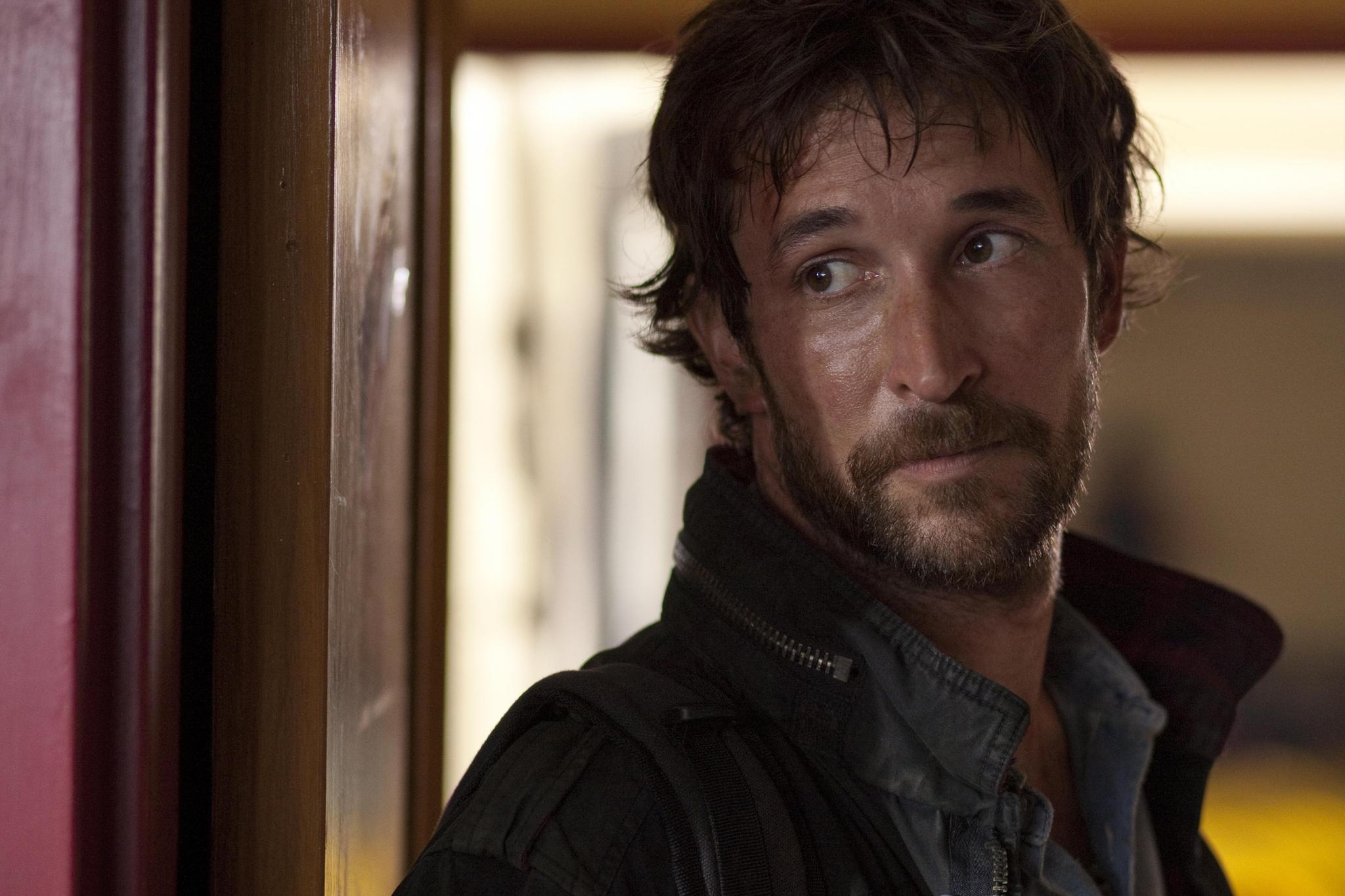 Still of Noah Wyle in Krentantis dangus (2011)