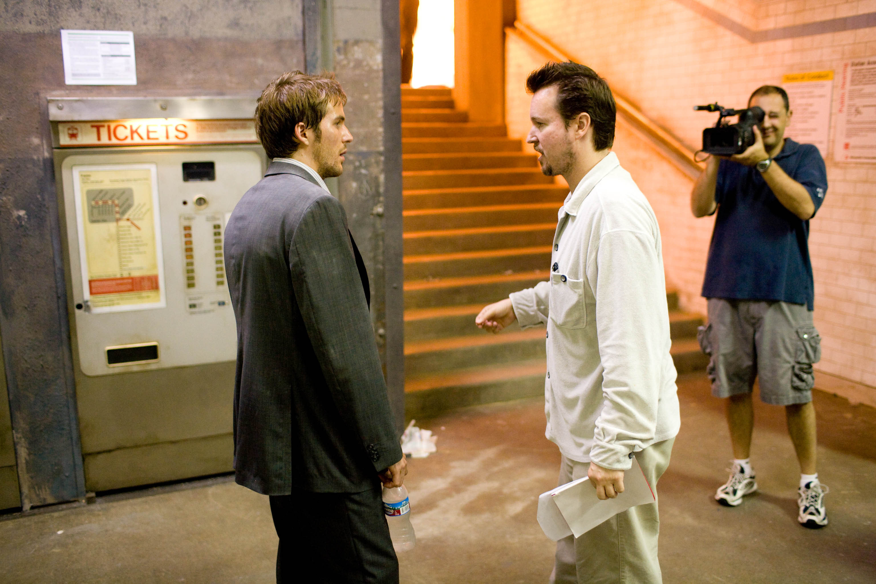 Matt Reeves and Michael Stahl-David in Projektas MONSTRAS (2008)