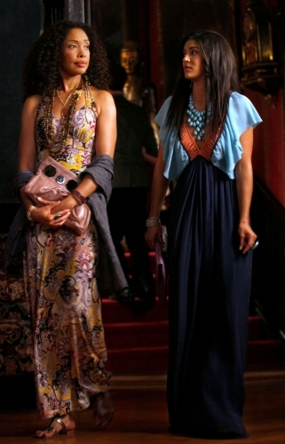 Still of Gina Torres and Jessica Szohr in Liezuvautoja (2007)