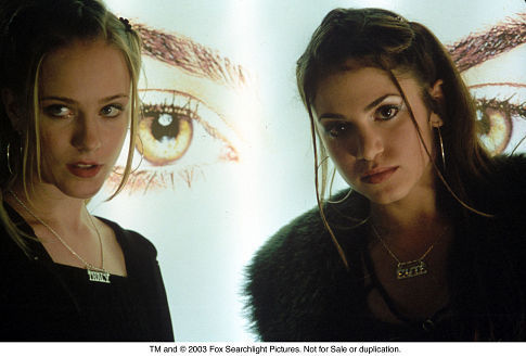 Still of Evan Rachel Wood and Nikki Reed in Thirteen (2003)