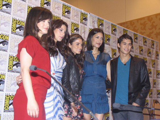 Elizabeth Reaser, Nikki Reed, Julia Jones, Booboo Stewart and Ashley Greene