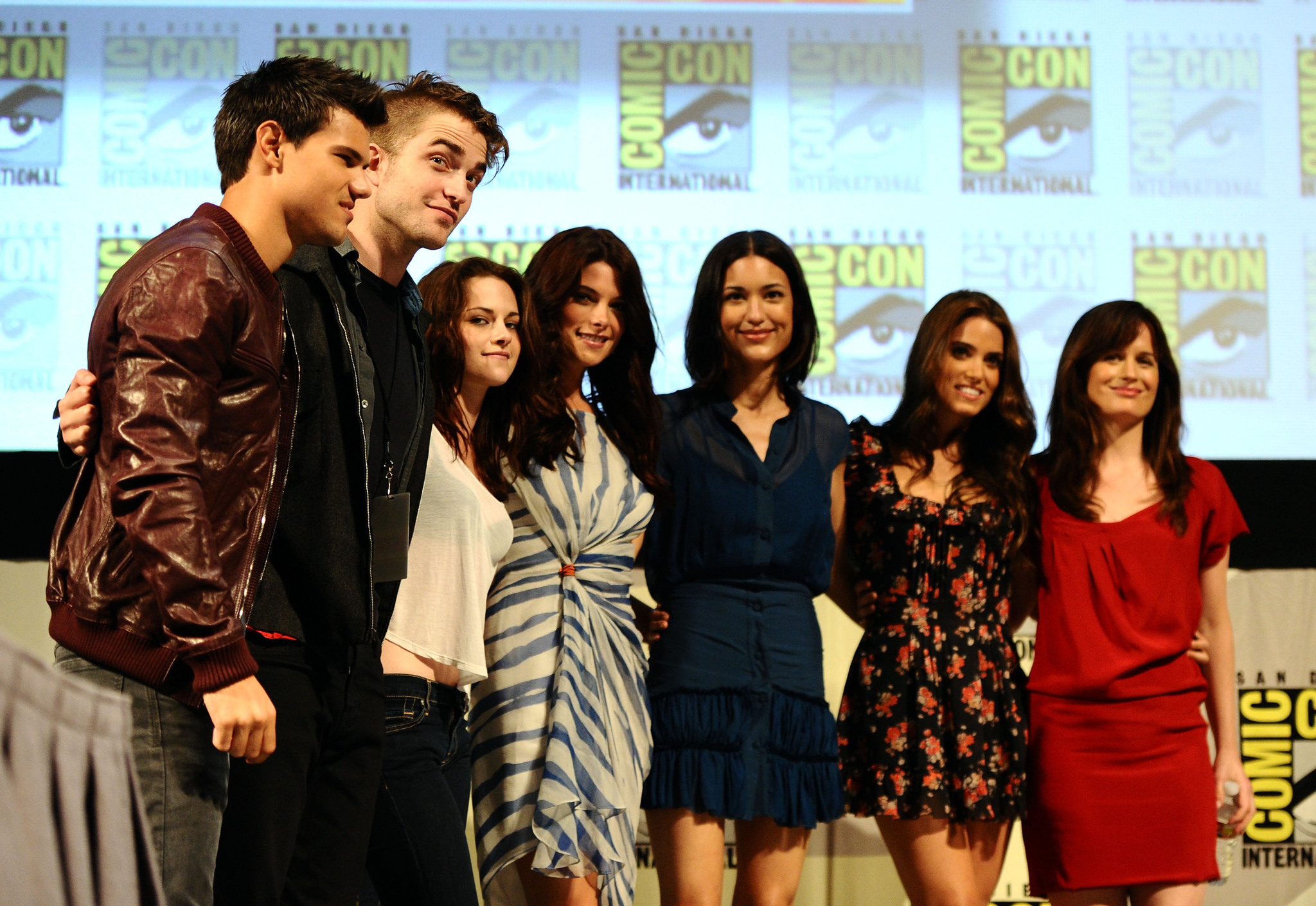 Elizabeth Reaser, Kristen Stewart, Taylor Lautner, Nikki Reed, Julia Jones, Robert Pattinson and Ashley Greene