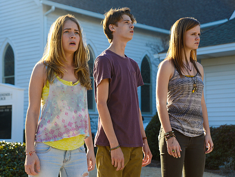 Still of Colin Ford, Britt Robertson and Mackenzie Lintz in Under the Dome (2013)