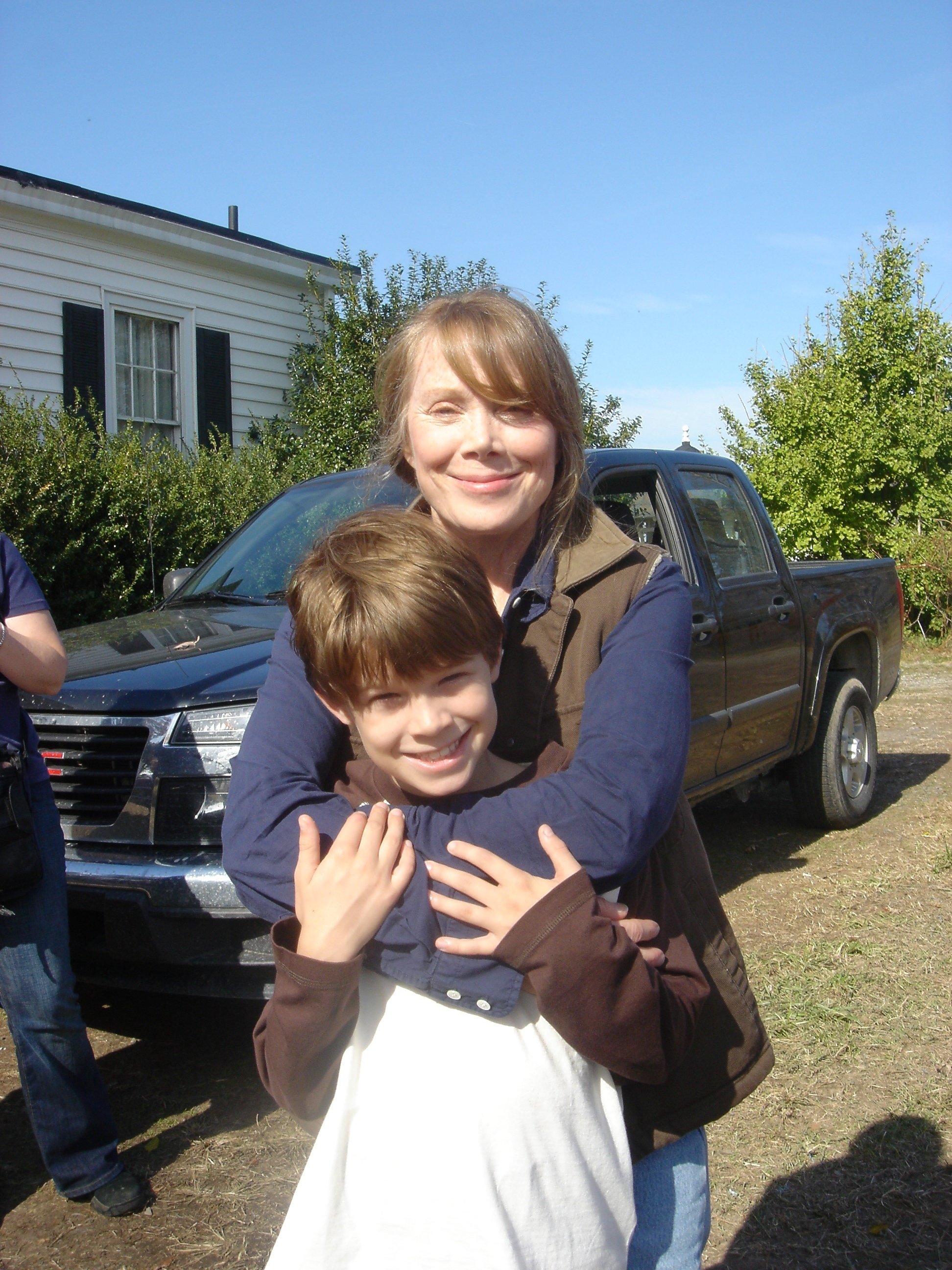 Colin Ford with Sissy Spacek on the set of Lake City