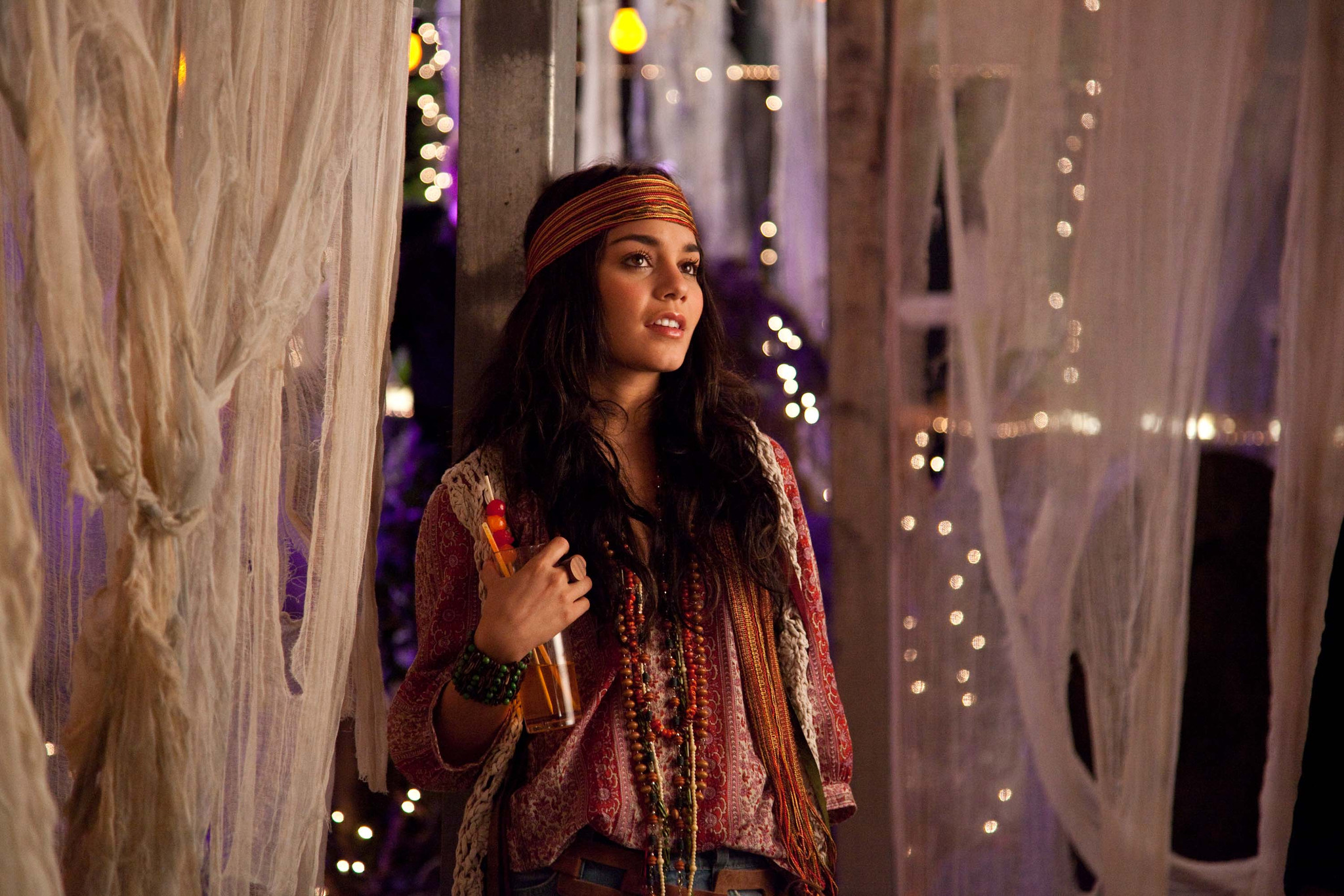 Still of Vanessa Hudgens in Pabaisa (2011)